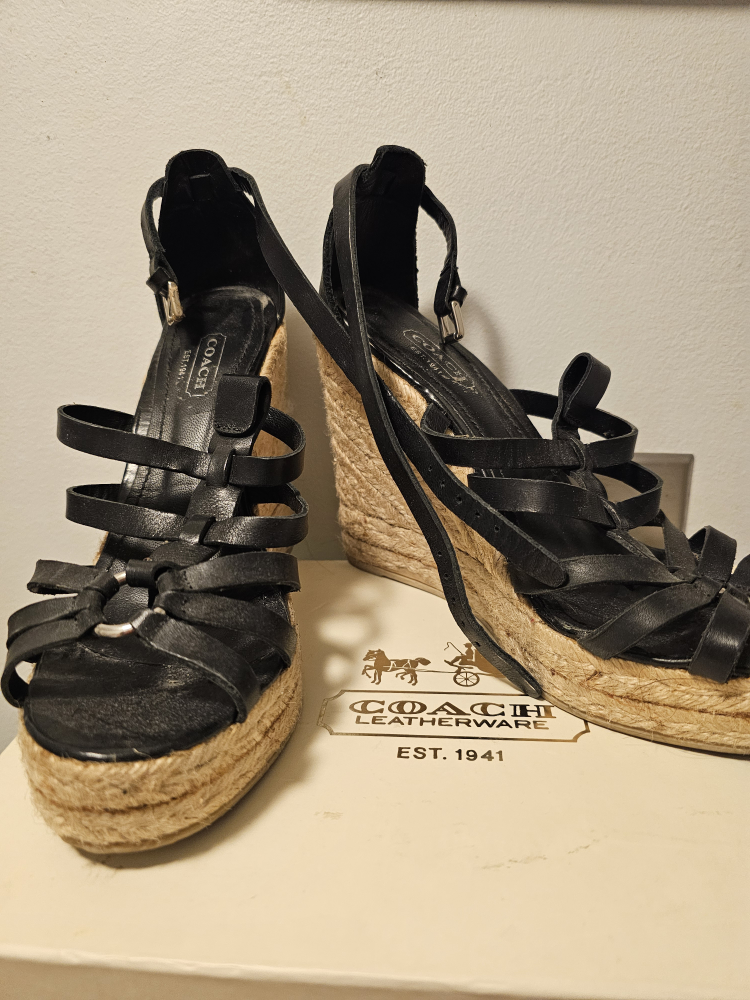 Coach Shoes Size 6 but fits a size 7 - photo 5
