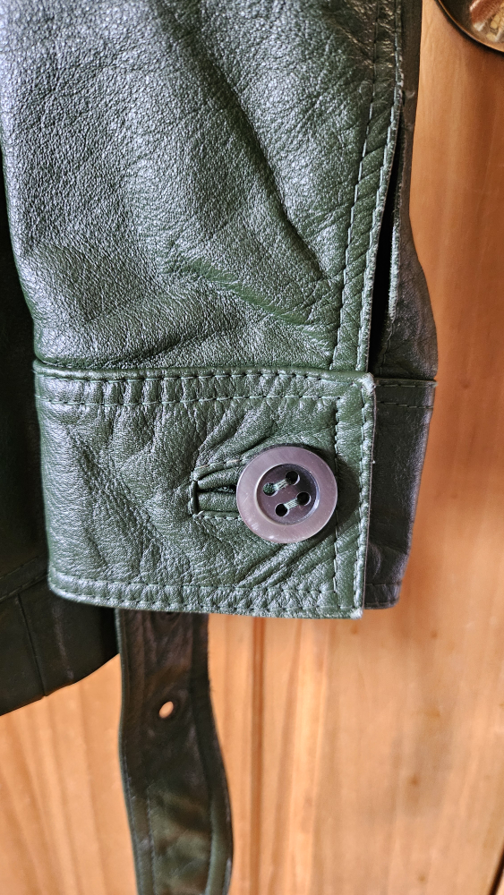 AUTHENTIC 1960'S GREEN LEATHER COAT image indicator(3)