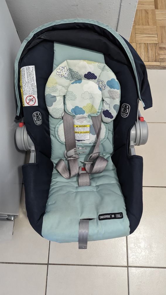 Graco Snugride Car seat thumbnail