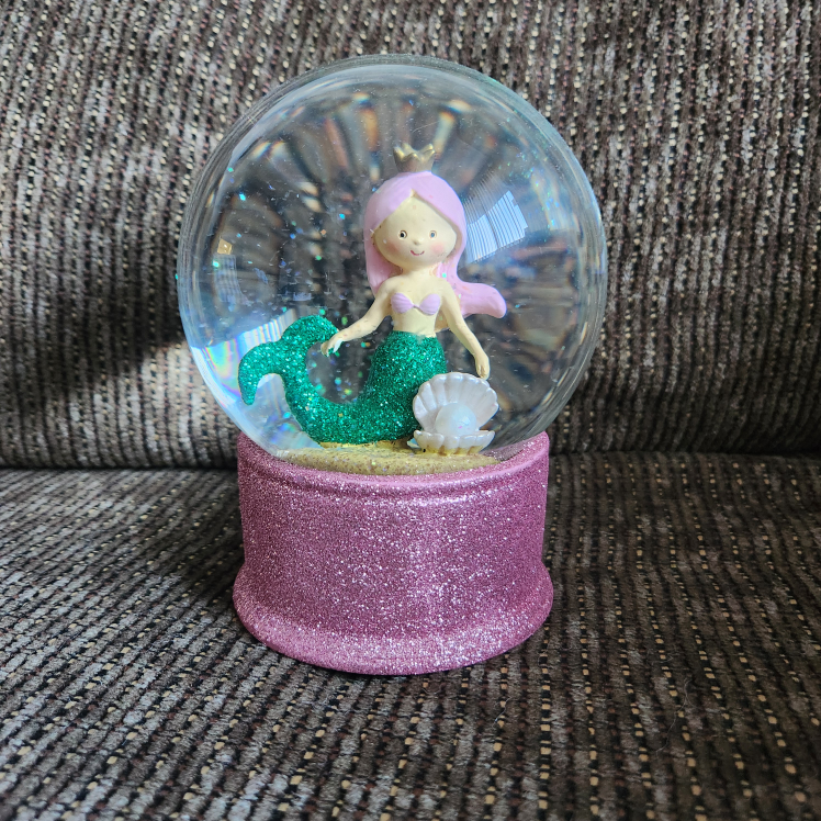 Mermaid snowglobe