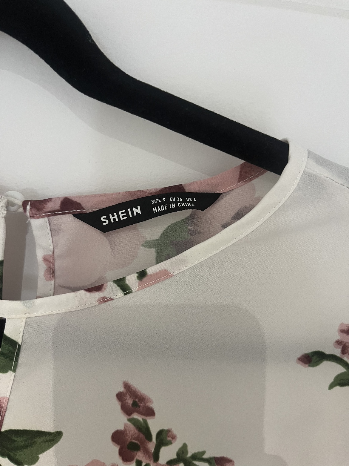 Cute white and floral blouse image indicator(2)