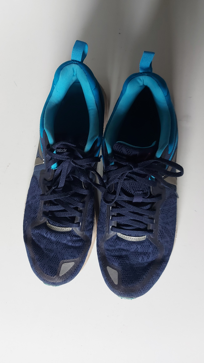 Reebok Distance 2.0 shoes Size 9.5 - Like NEW image indicator(2)