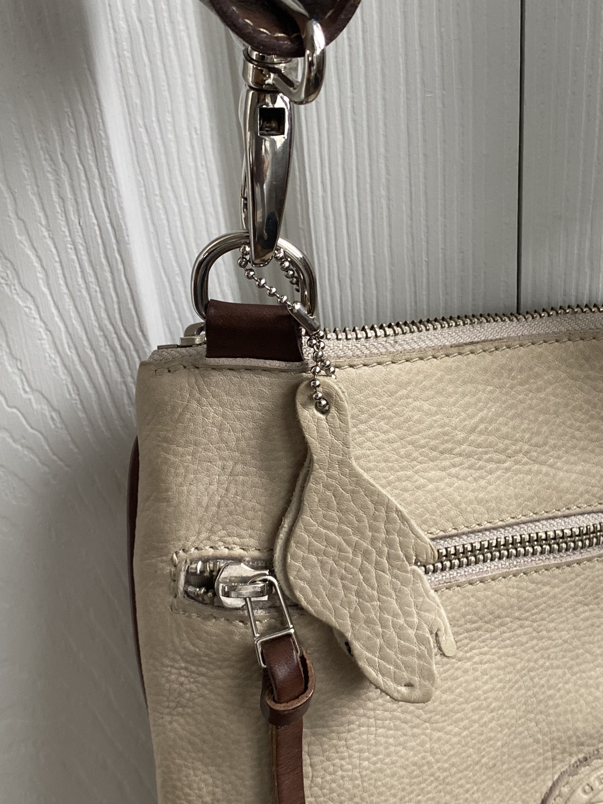 Roots cross body. image indicator(9)