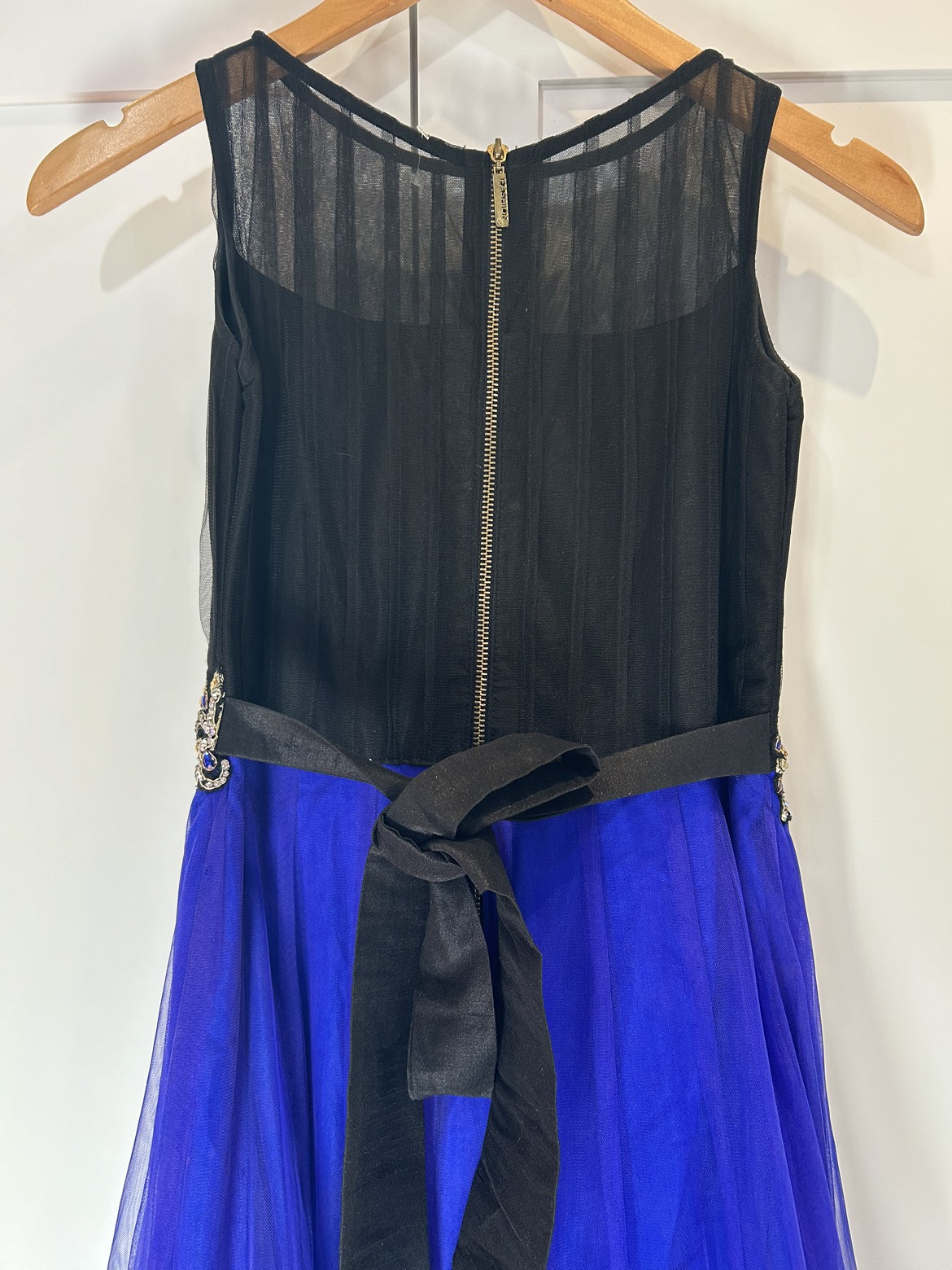 Gorgeous Gown Style Outfit Size XS image indicator(6)