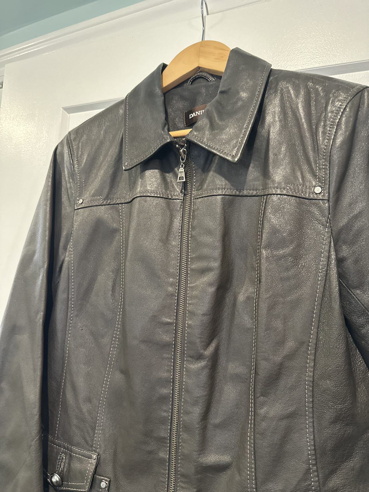 Dark brown leather coat - photo 2