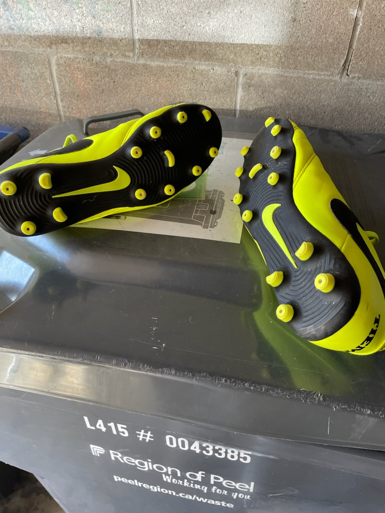 nike soccer cleats - photo 3