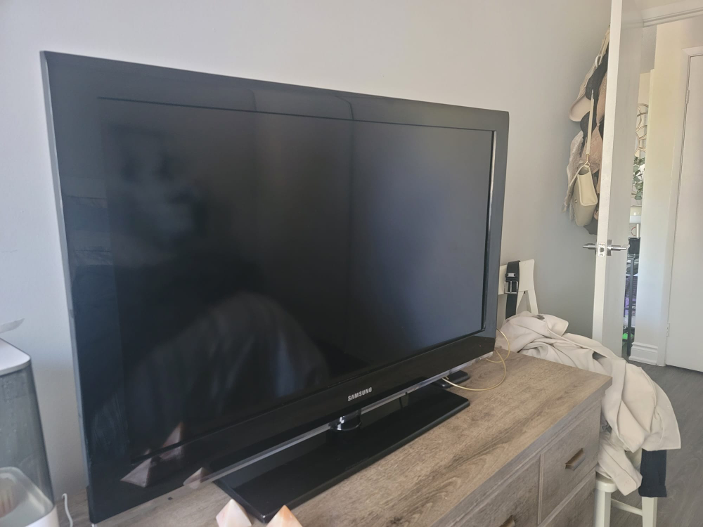 42" Samsung TV - photo 2