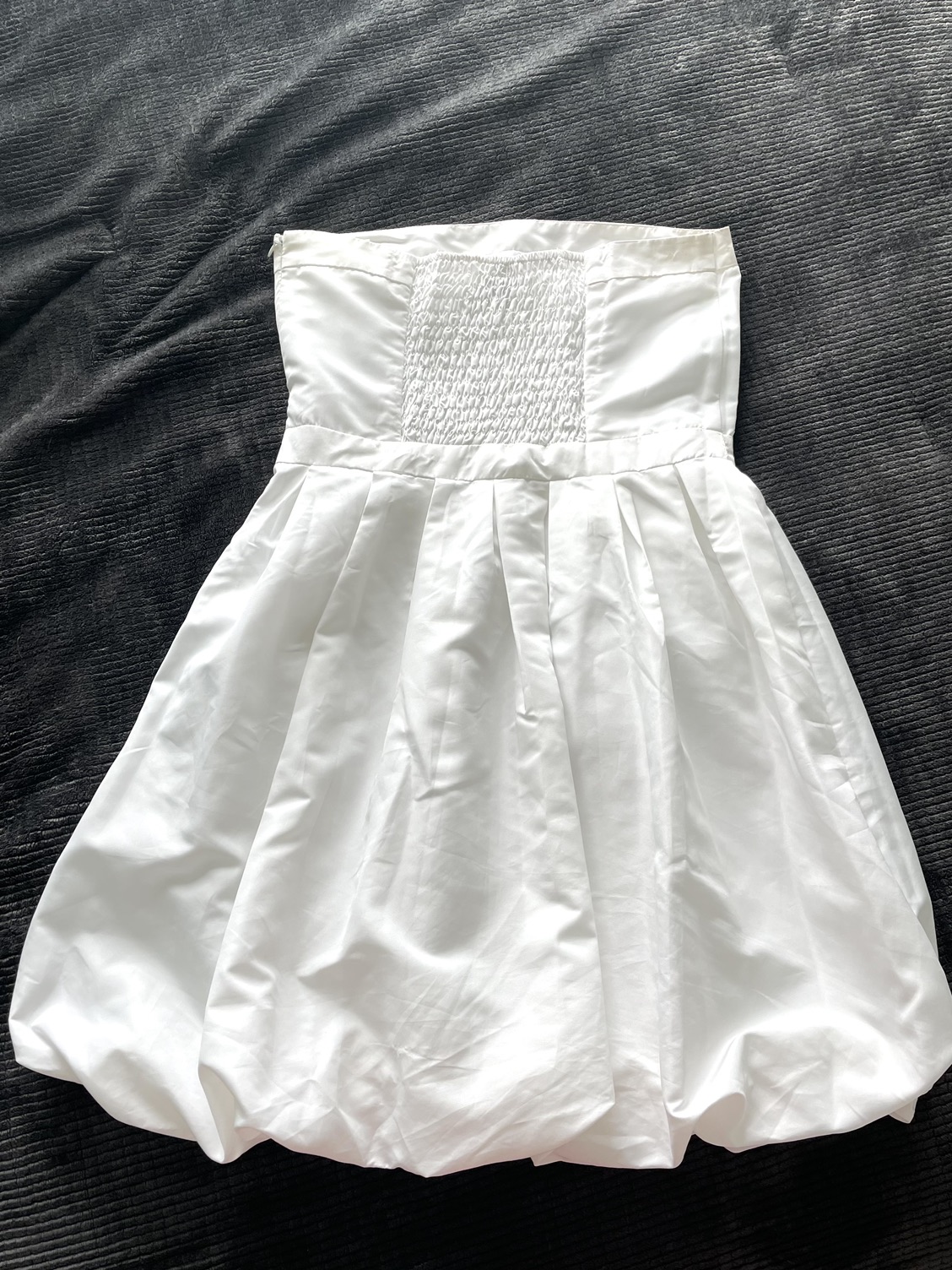 White puffy dress image indicator(2)