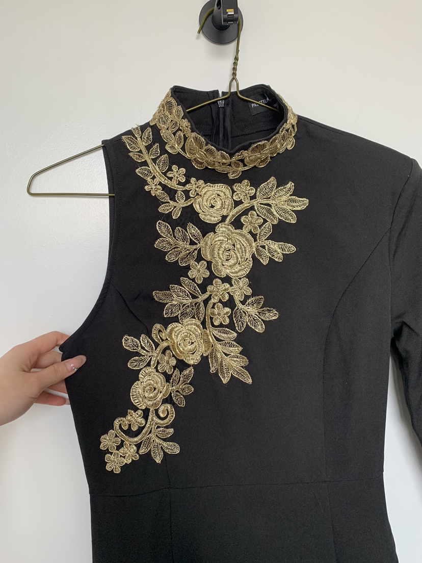 ⚜️PLT Asymmetrical Embroidery Gown🌟 image indicator(4)