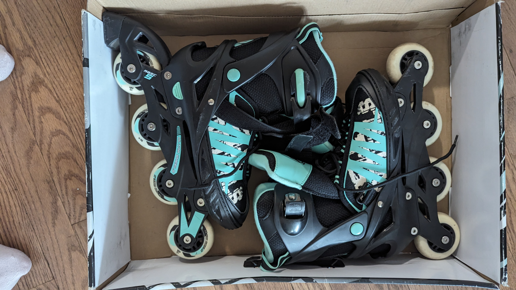 Roller blades - girls - 9-11 thumbnail