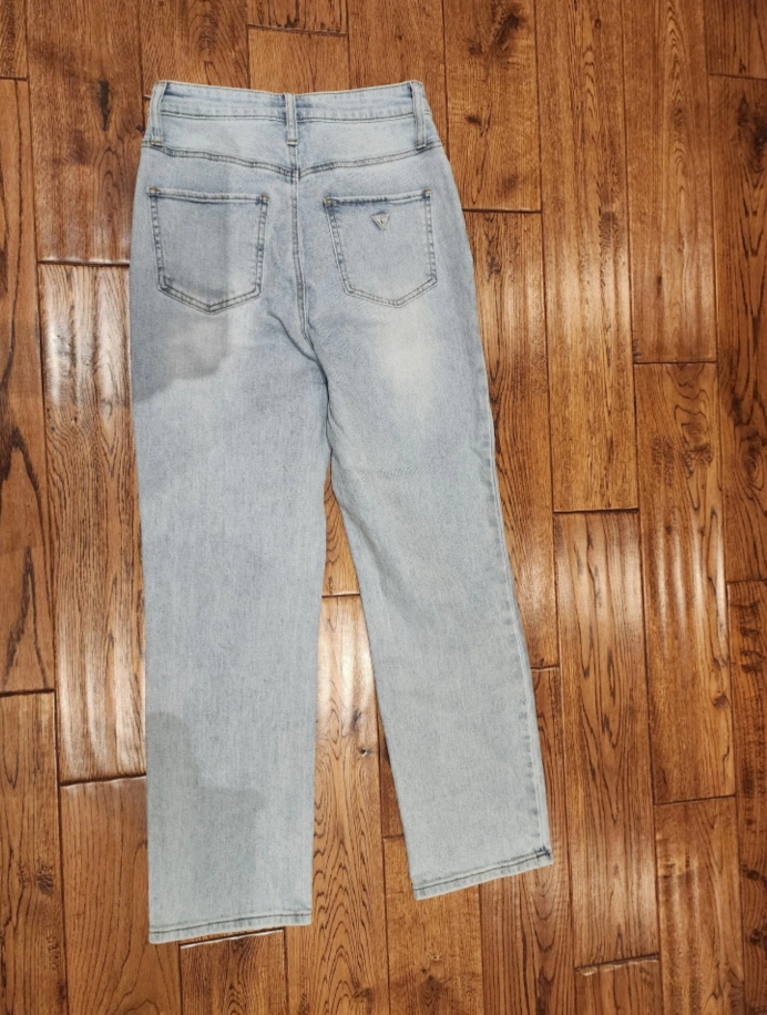 GUESS jeans image indicator(2)