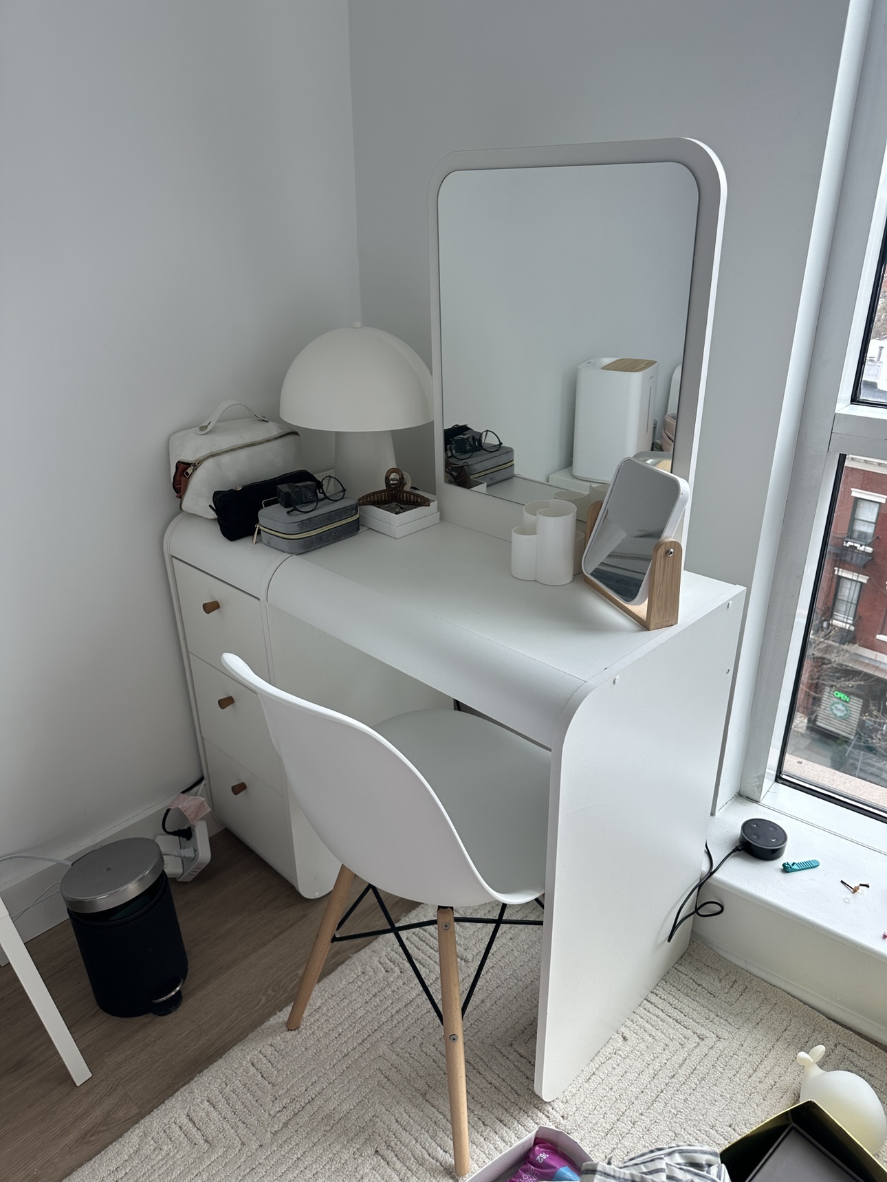 Makeup vanity + chair - photo 4