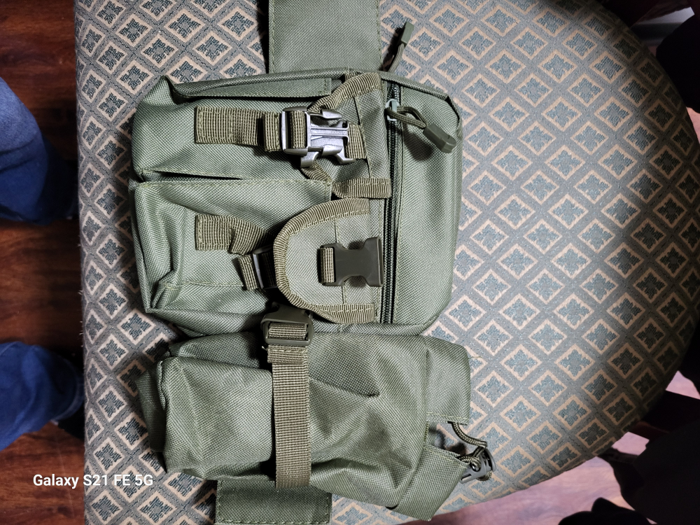 Army green waistpack image indicator(2)
