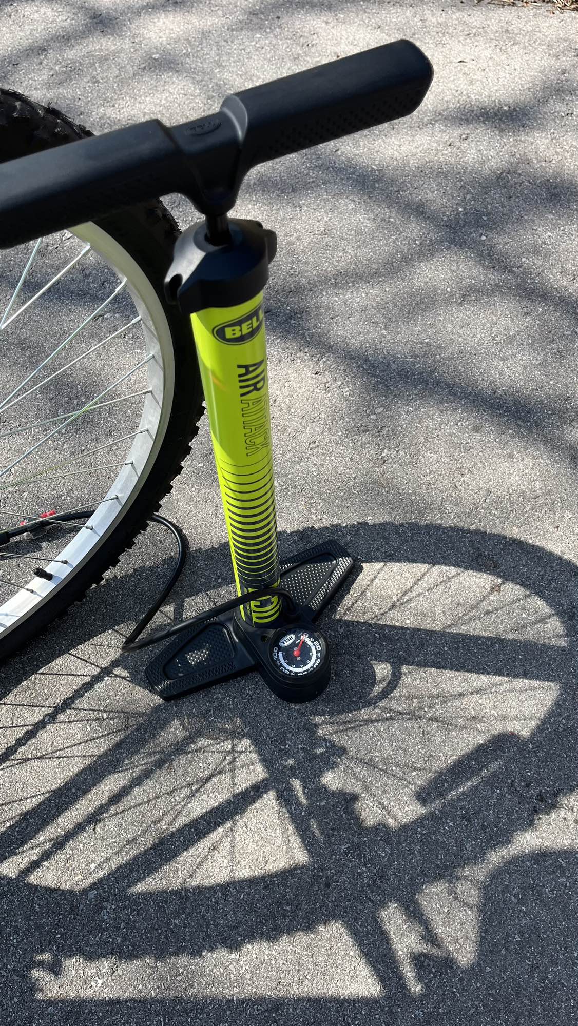 Supercycle 1800 Mountain Bike, 24-inch with Air Pump image indicator(6)