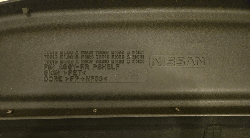 Nissan Versa Hatch Cover Like New! image indicator(5)