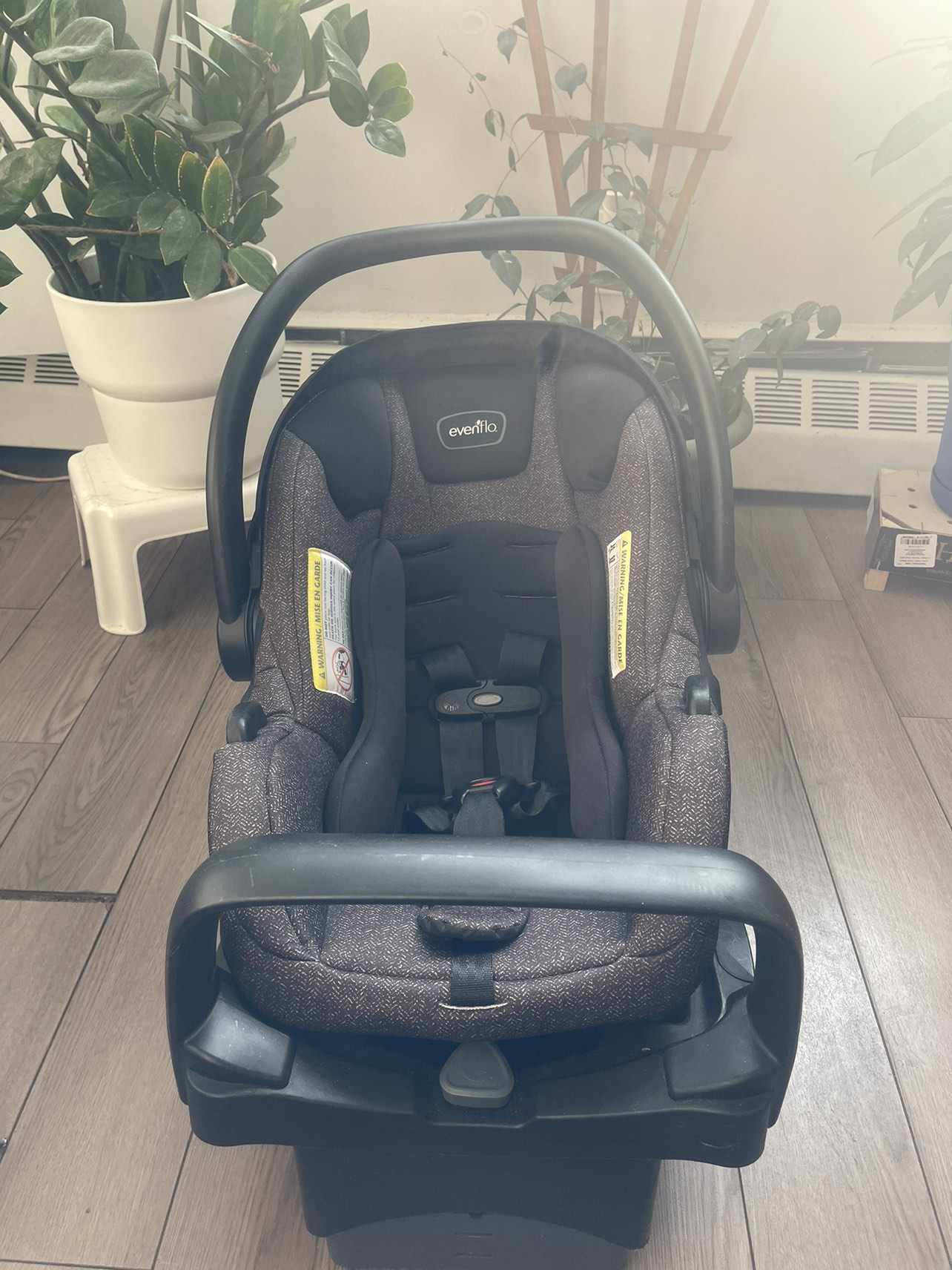Evenflo infant car seat thumbnail
