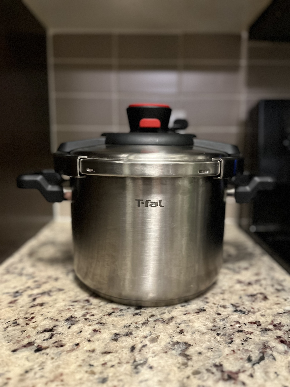 T-fal P45007 Clipso 6-litre Stainless Steel Pressure Cooker - photo 2
