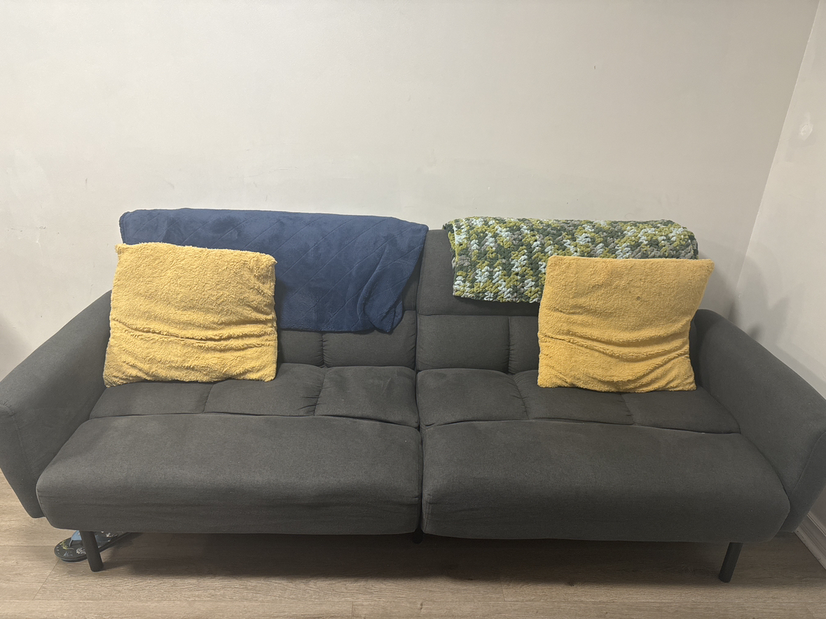 Moving out sale - Futon - seats 4 - photo 3