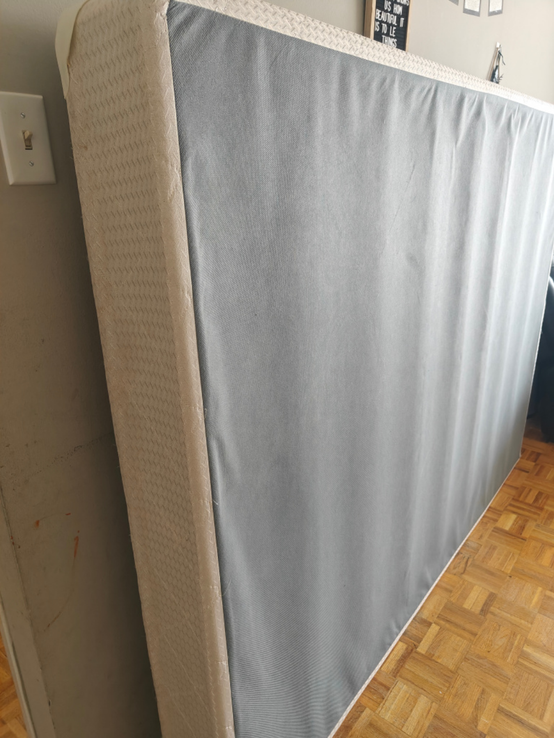 Queen size bed frame in good condition image indicator(3)