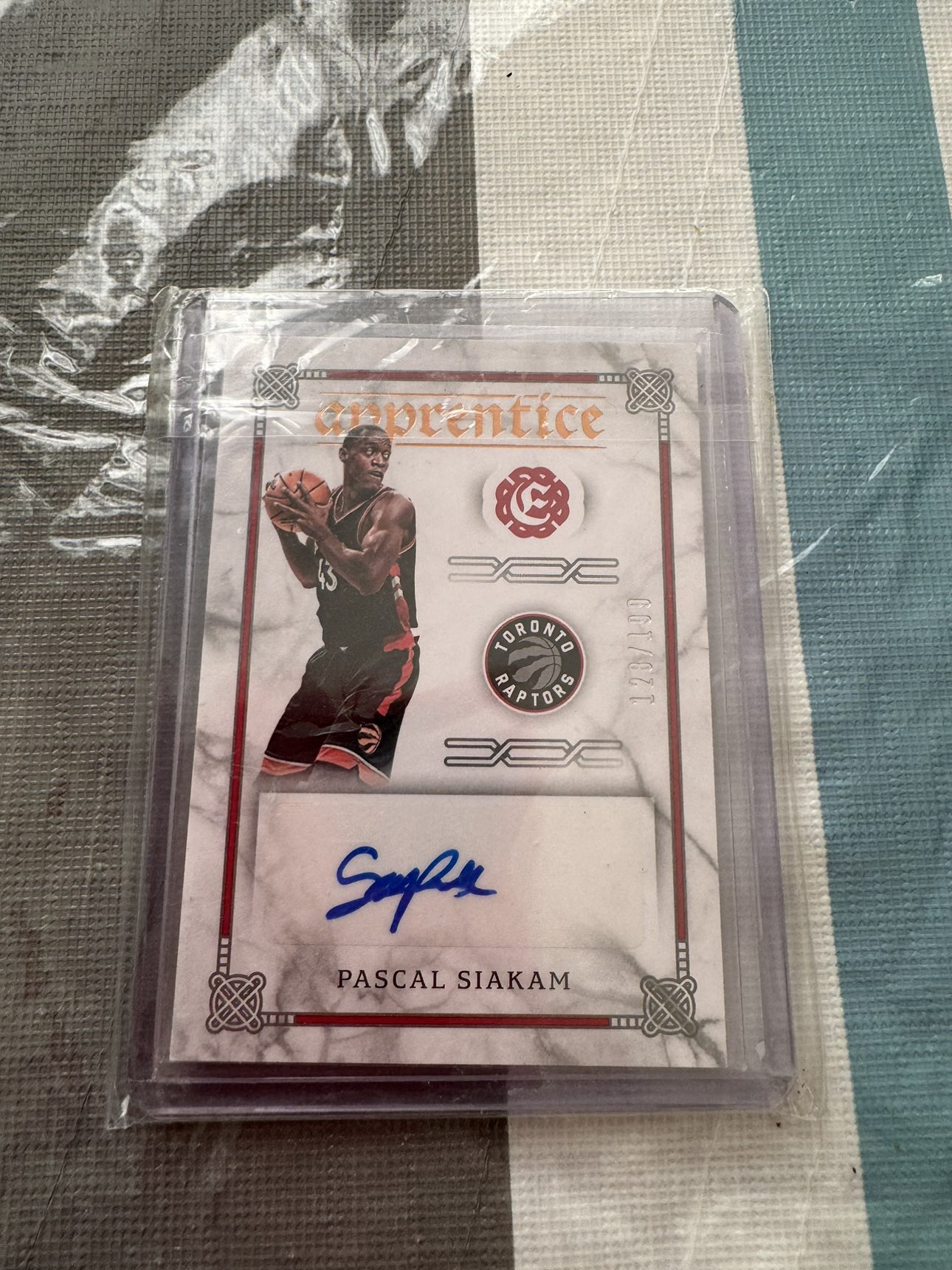 Panini  Pascal Siakam Apprentice Rookie Auto RC 128/199 Raptors thumbnail