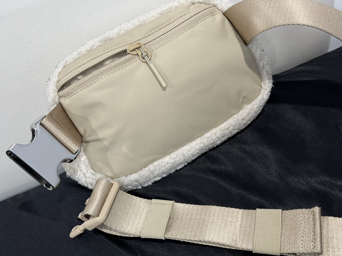 Lululemon Everywhere Belt Bag - Fleece - photo 4