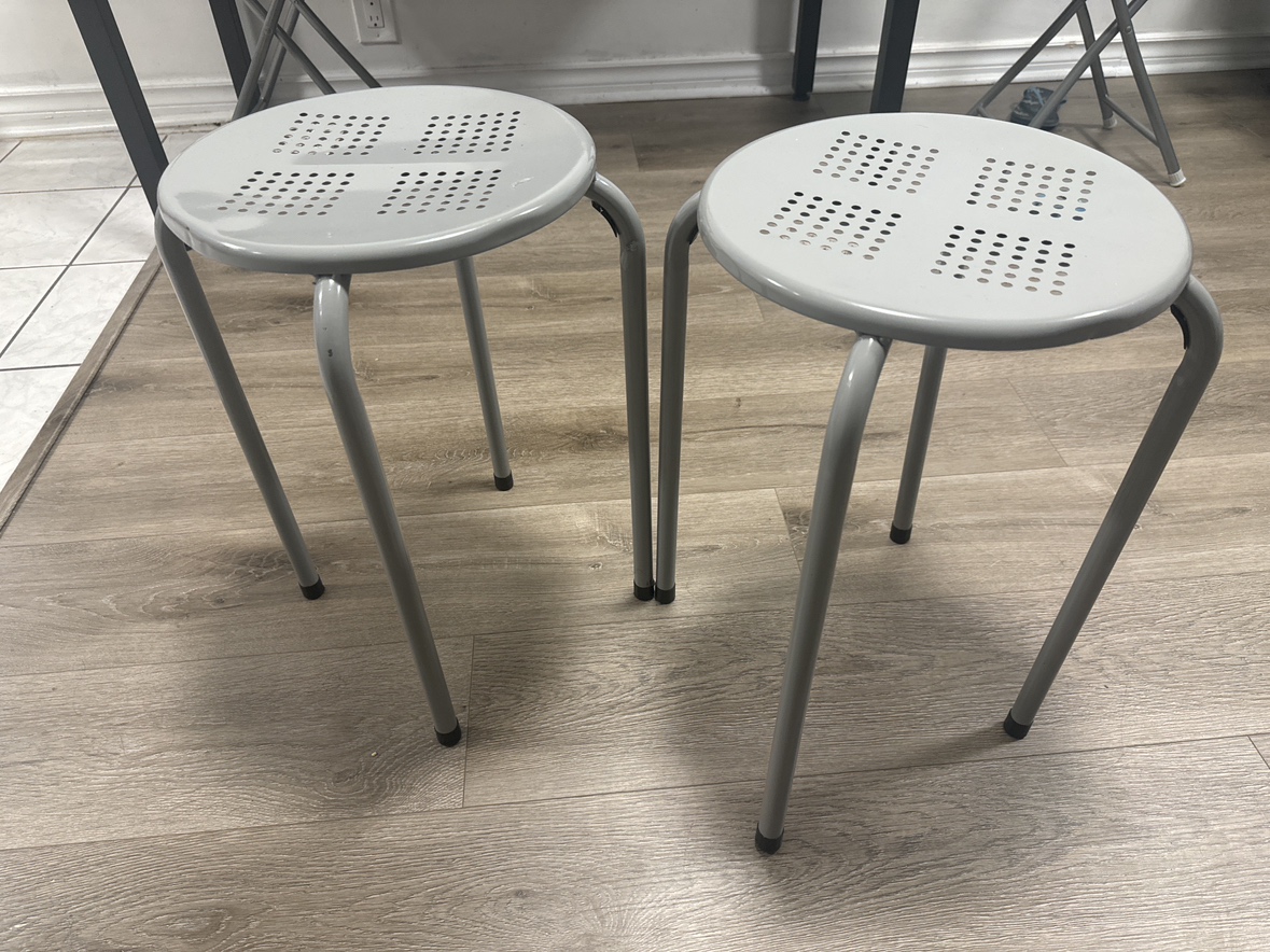 Moving sale - 2 stools - photo 2