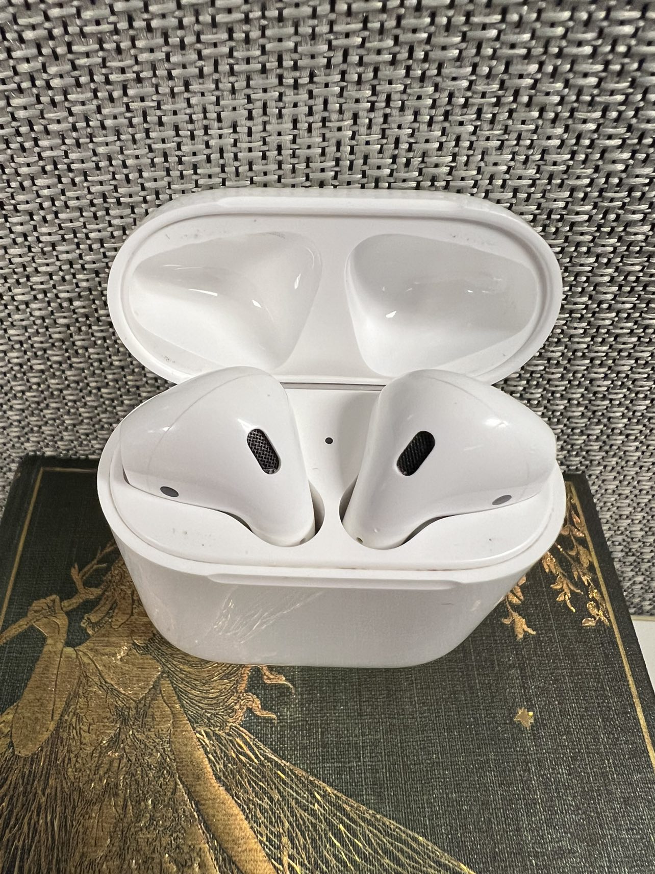 AirPods 2nd generation thumbnail