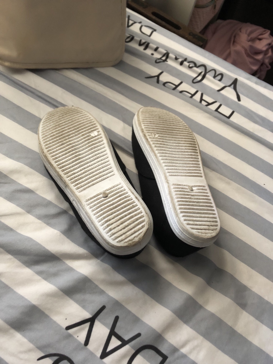 Size 7 women’s sneakers image indicator(5)