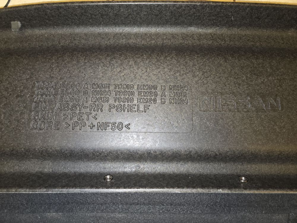 Nissan Versa Hatch Cover Like New! image indicator(4)