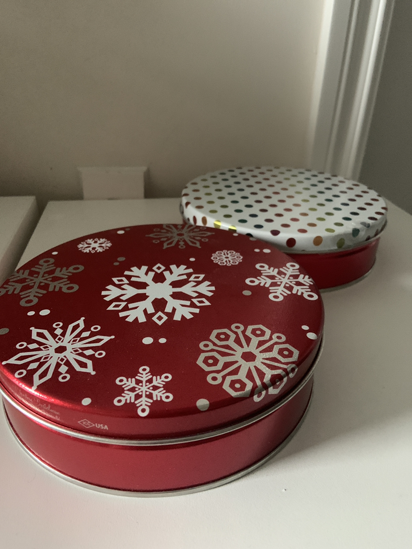 Bundle of 2 tin canisters image indicator(2)