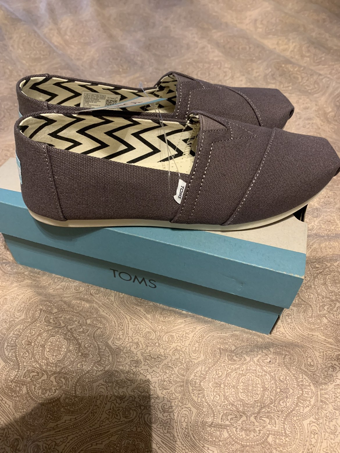 Toms shoes thumbnail