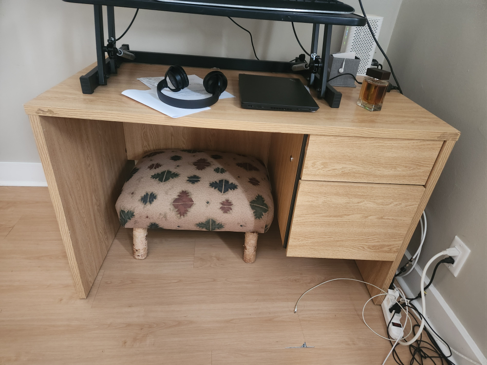 office desk thumbnail