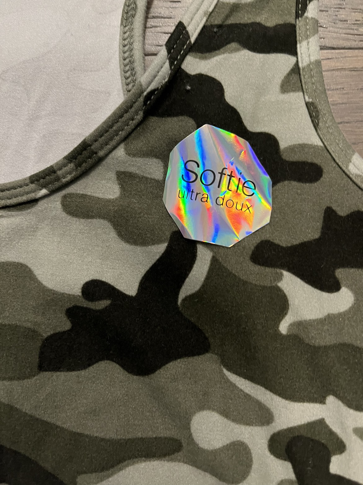 Ladies camo very soft tank sz XS NWT image indicator(2)