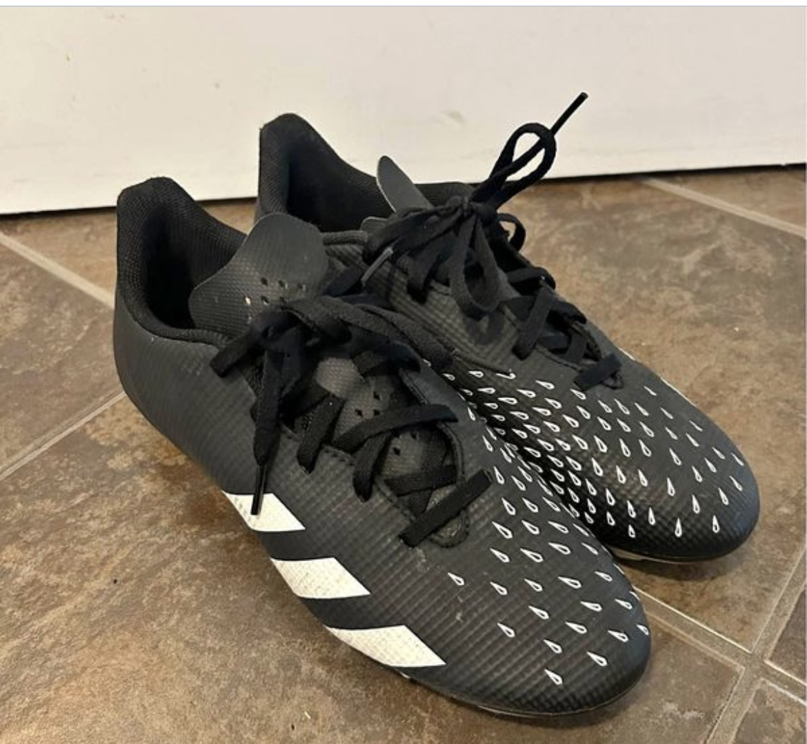 Adidas Predator Soccer cleats Men’s size 8,