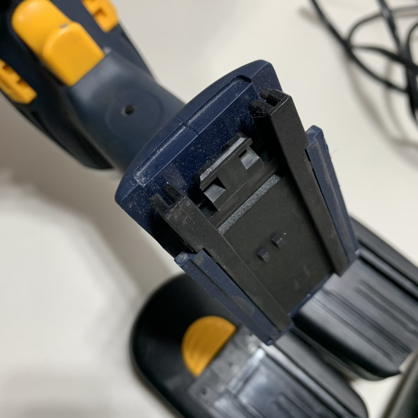 RONA 18V Cordless Drill w/ 2 battery pack and charger image indicator(8)