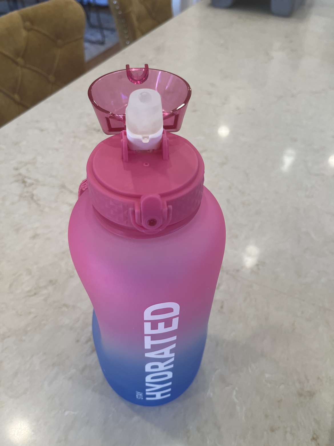 Moving sale - Set of 4 water bottles image indicator(3)