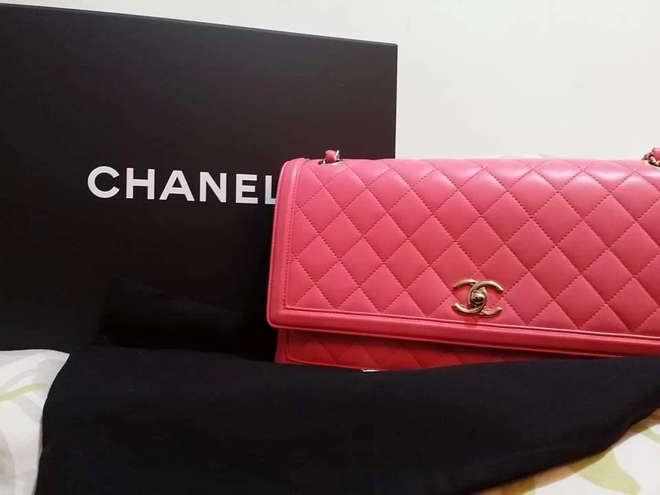 Chanel purse with silver chain(Limited edition)