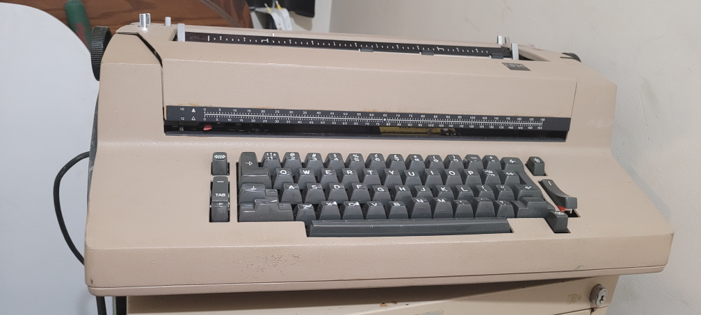 Type writer - electric