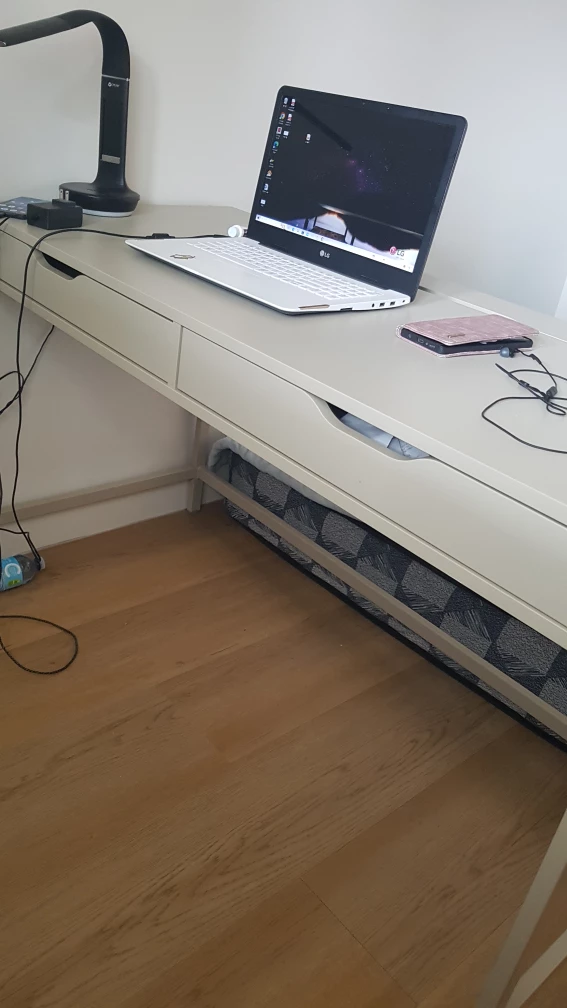 desk - photo 2