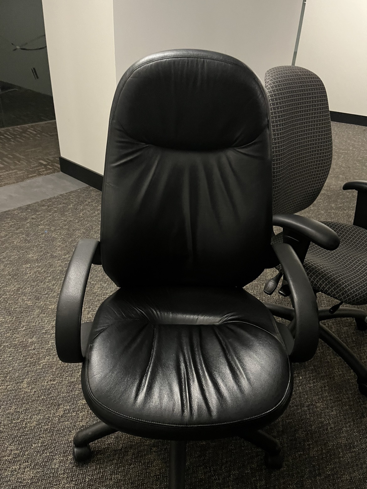 Office chairs image indicator(3)