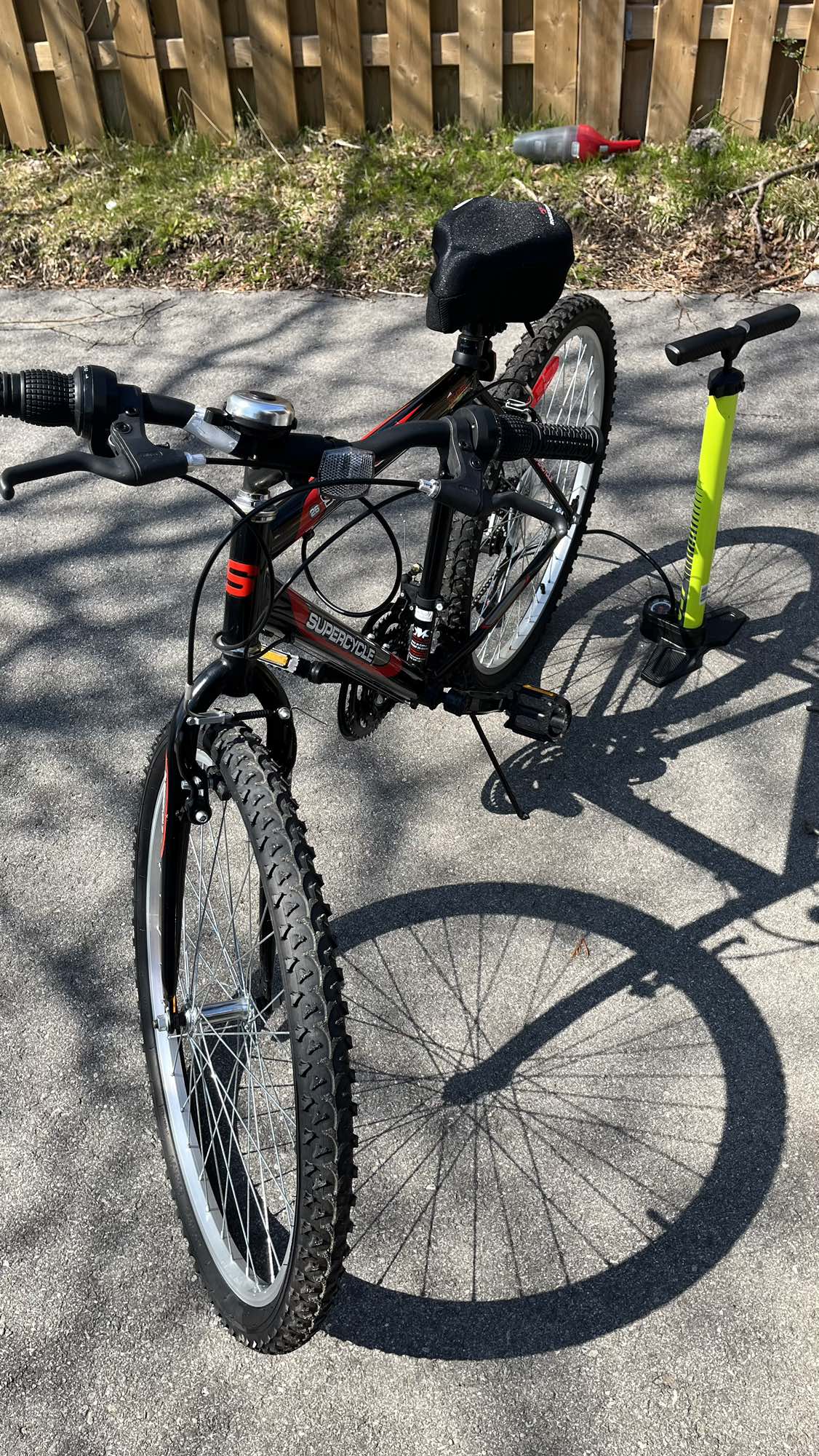 Supercycle 1800 Mountain Bike, 24-inch with Air Pump image indicator(4)