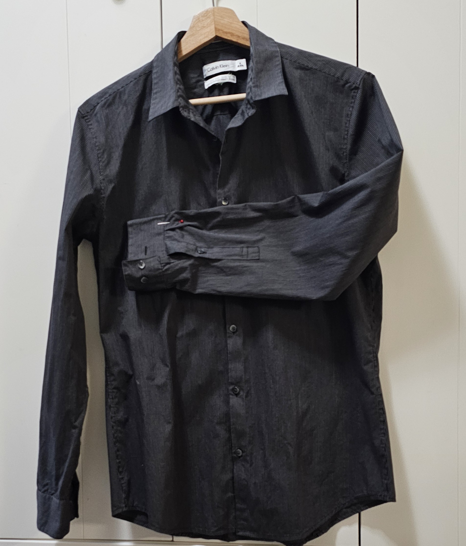 Calvin Klein men's button-up body fit shirt - photo 4