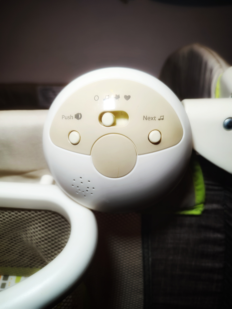 Baby playpen and bassinet + Mattress included image indicator(4)