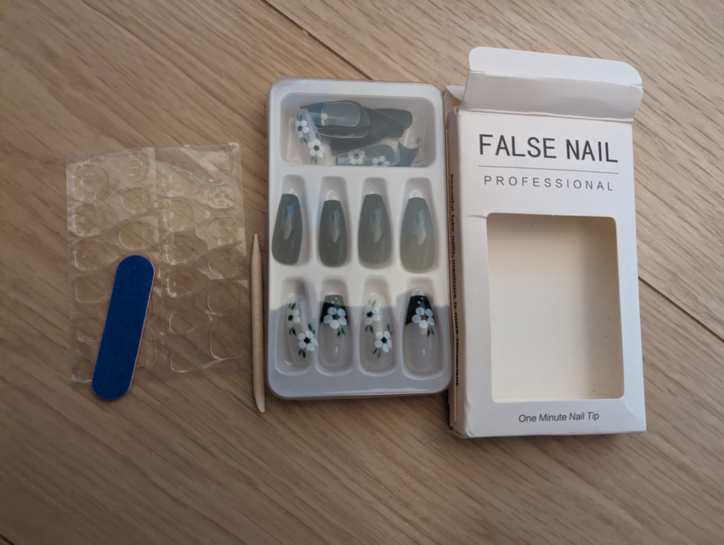 Stick-on Nails Set image indicator(3)