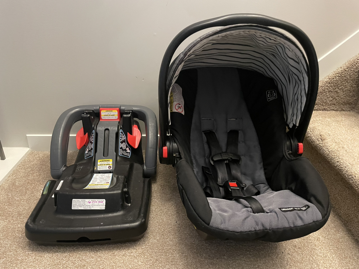 Graco Click Connect  Car seat and Base thumbnail