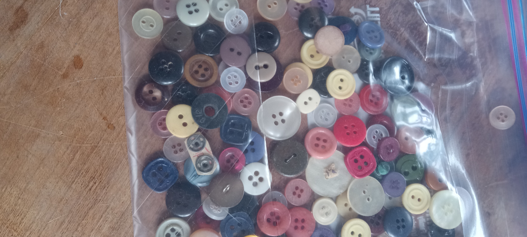 #FREECYCLE BUTTONS, THREAD, LINT REMOVER image indicator(5)