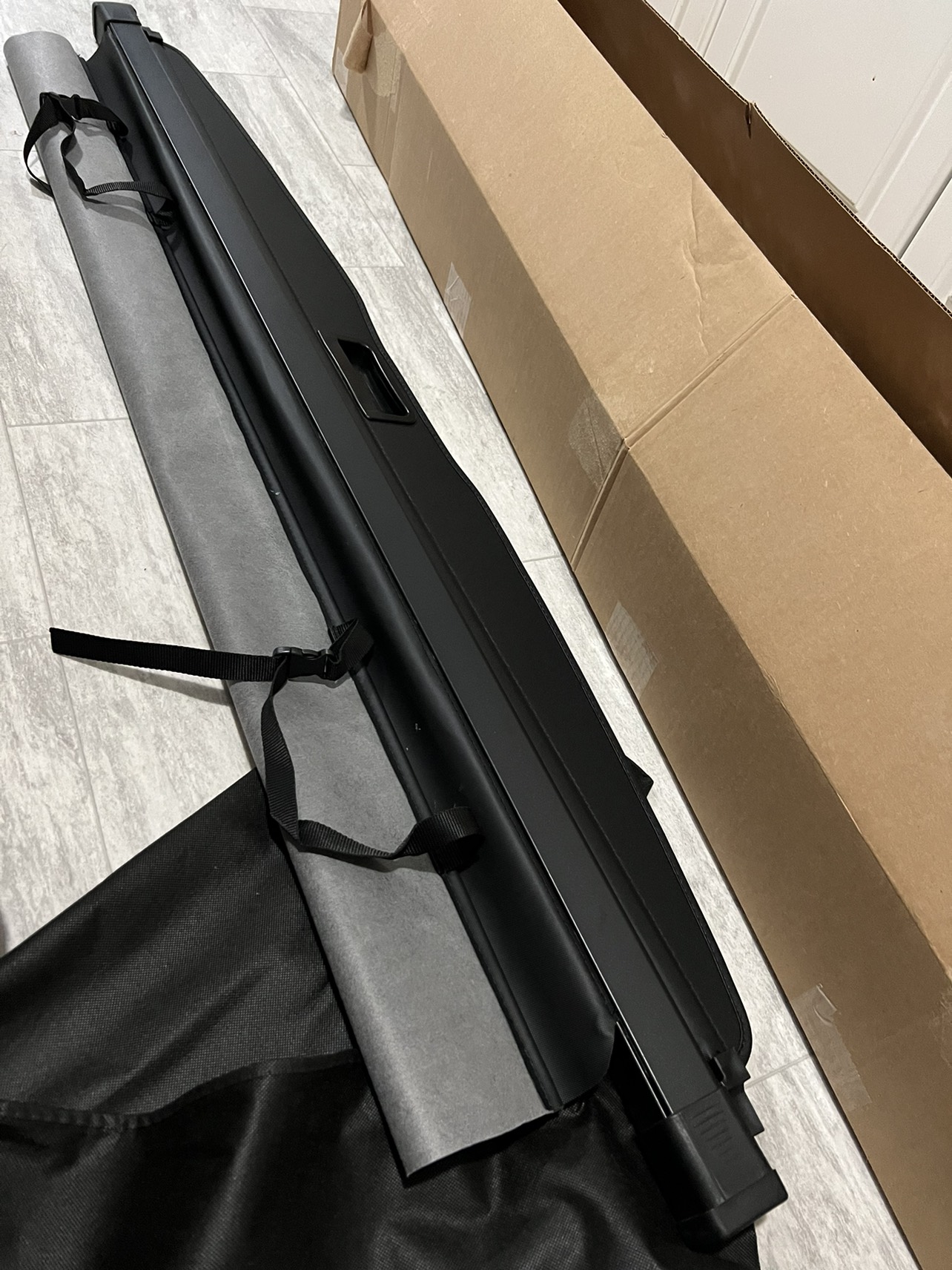 Toyota 4Runner 10-21 Retractable Cargo Cover, Black image indicator(2)