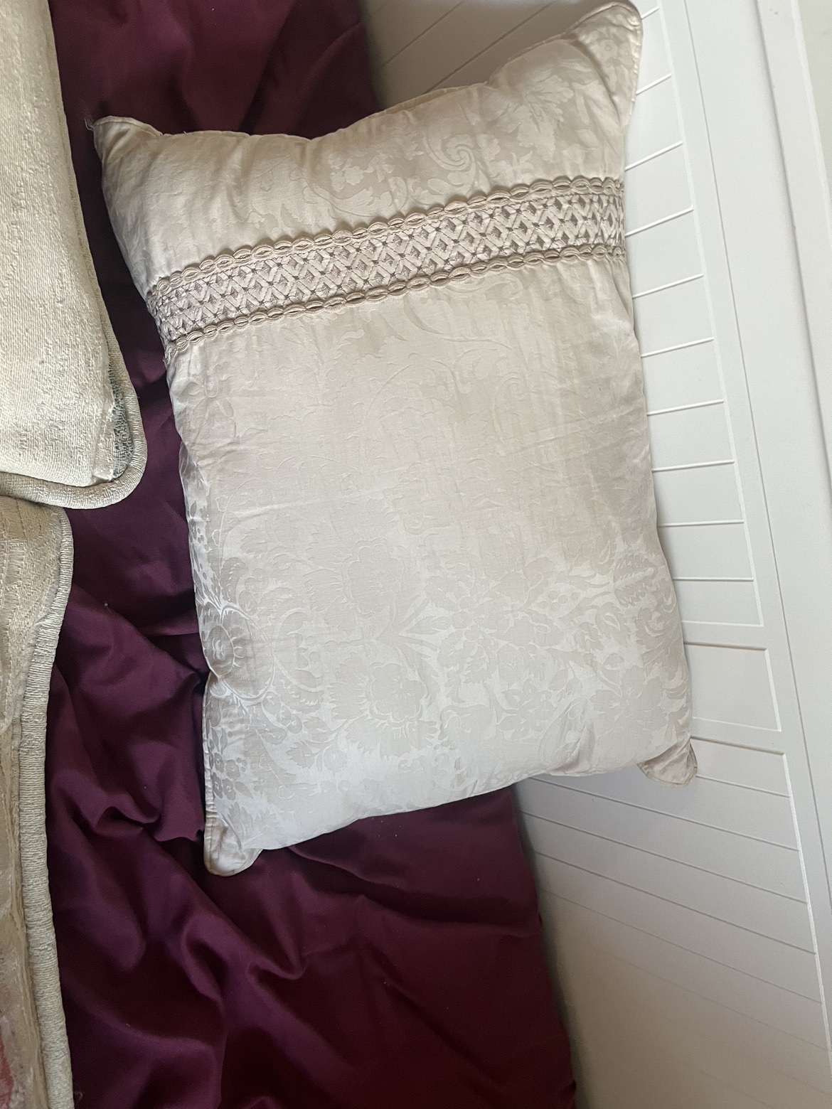Throw pillows - photo 3