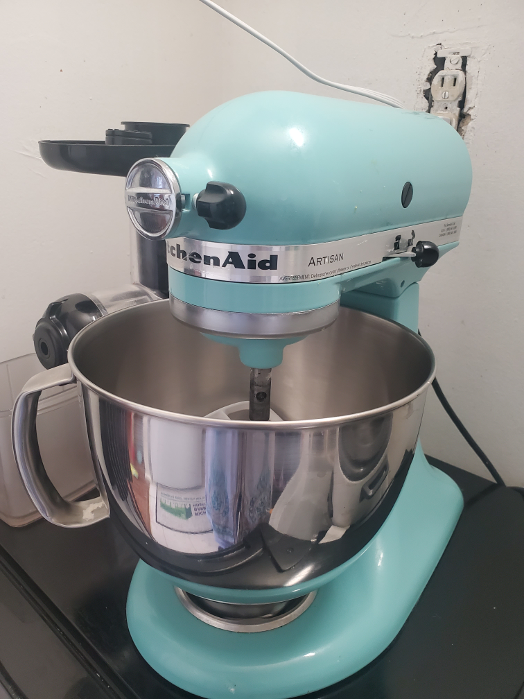 kitchen Aid 5 quart Tilt head stand mixer - photo 3
