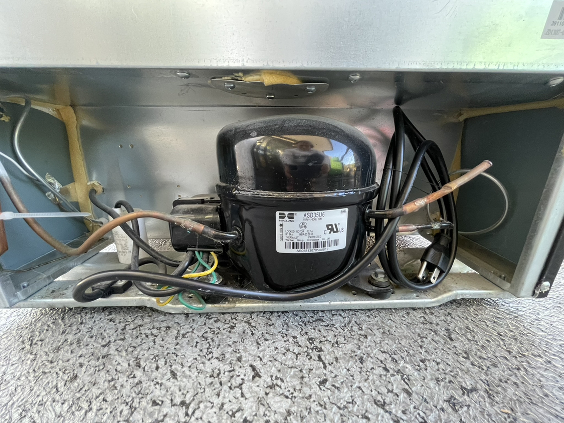 Compact Mini Fridge/Freezer - photo 5